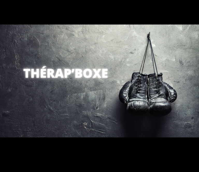 Gants de boxe et texte : "fight thérapie" pour illustrer la pratique psychocorporelle psychoboxe, qui permet de libérer et réguler ses émotions.